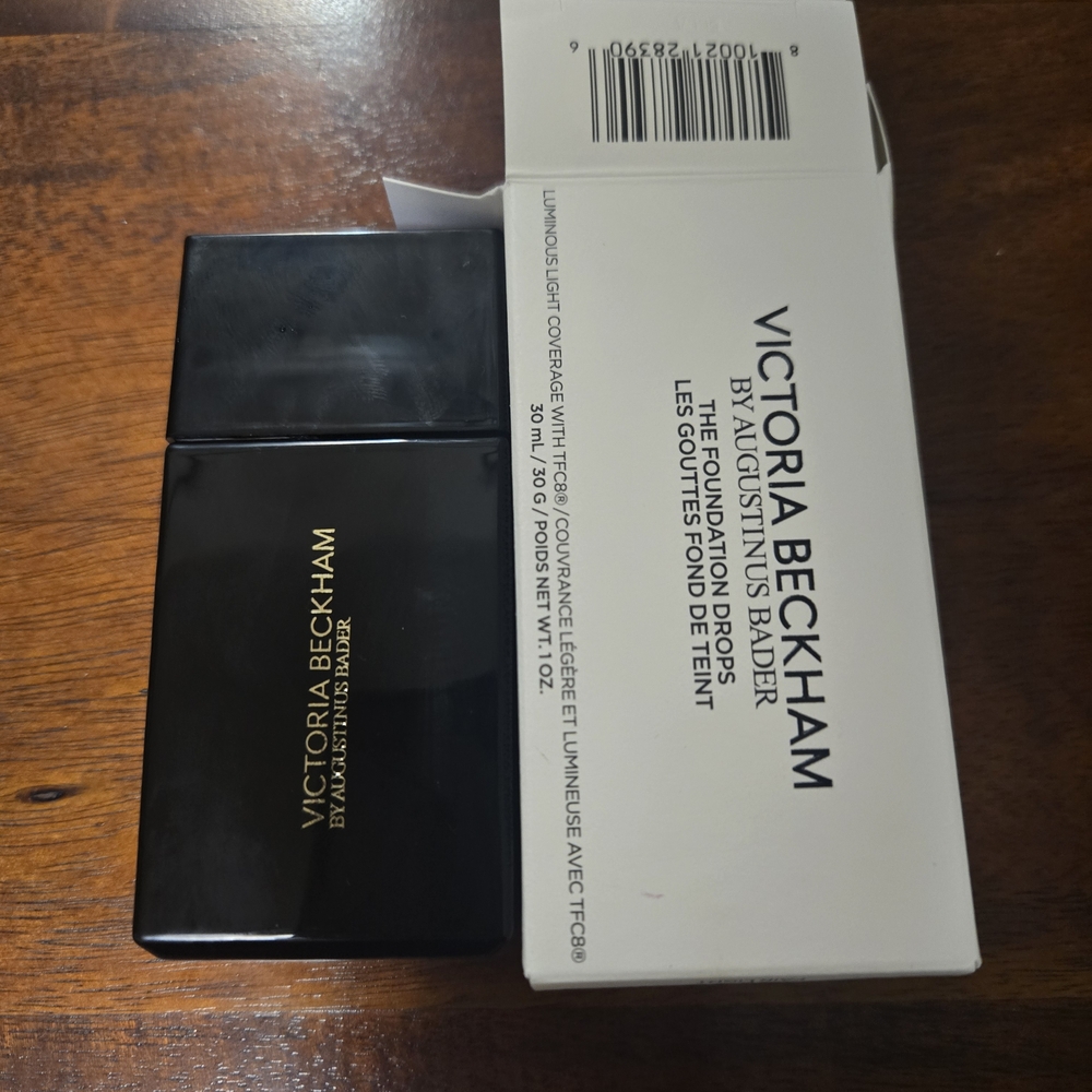 Victoria Beckham The Foundation Drops - Black & White Packaging